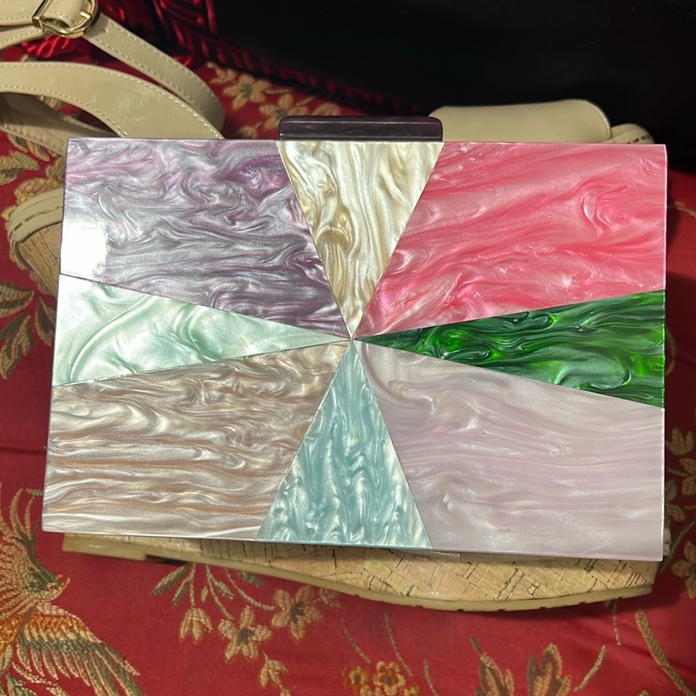 Vivacious box clutch for the special occasion!